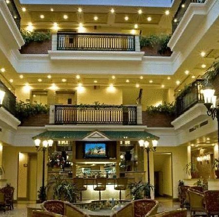 Savoy Suites Noida Buitenkant foto