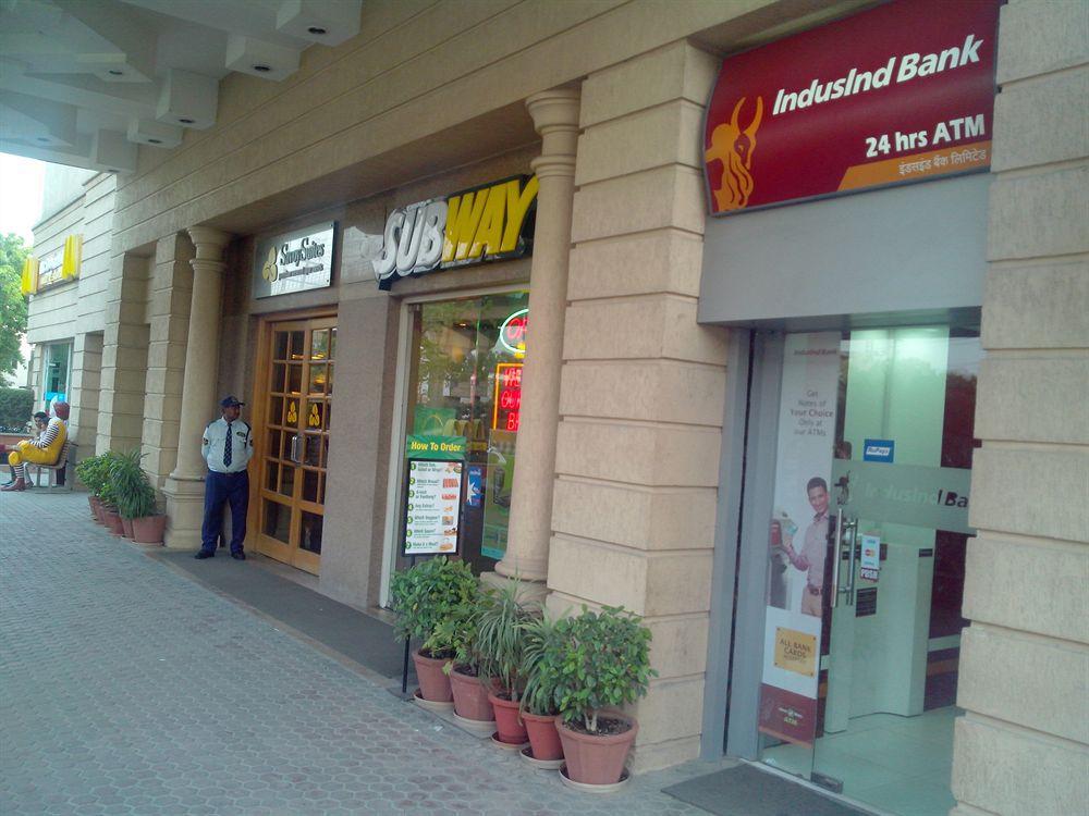 Savoy Suites Noida Buitenkant foto