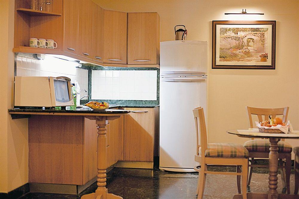 Savoy Suites Noida Buitenkant foto