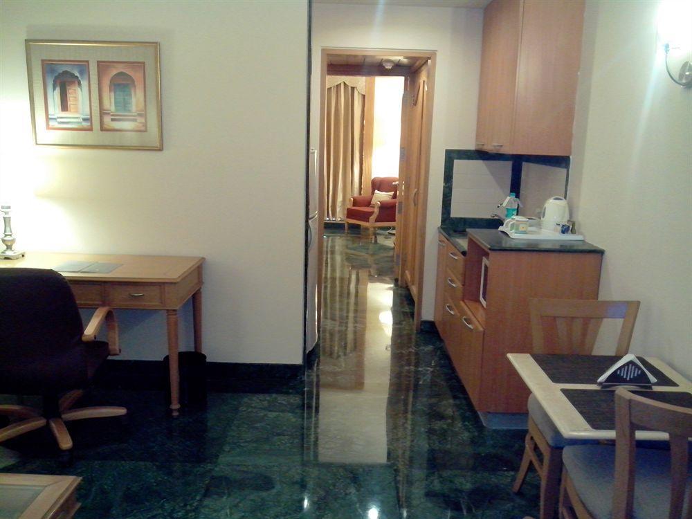 Savoy Suites Noida Buitenkant foto