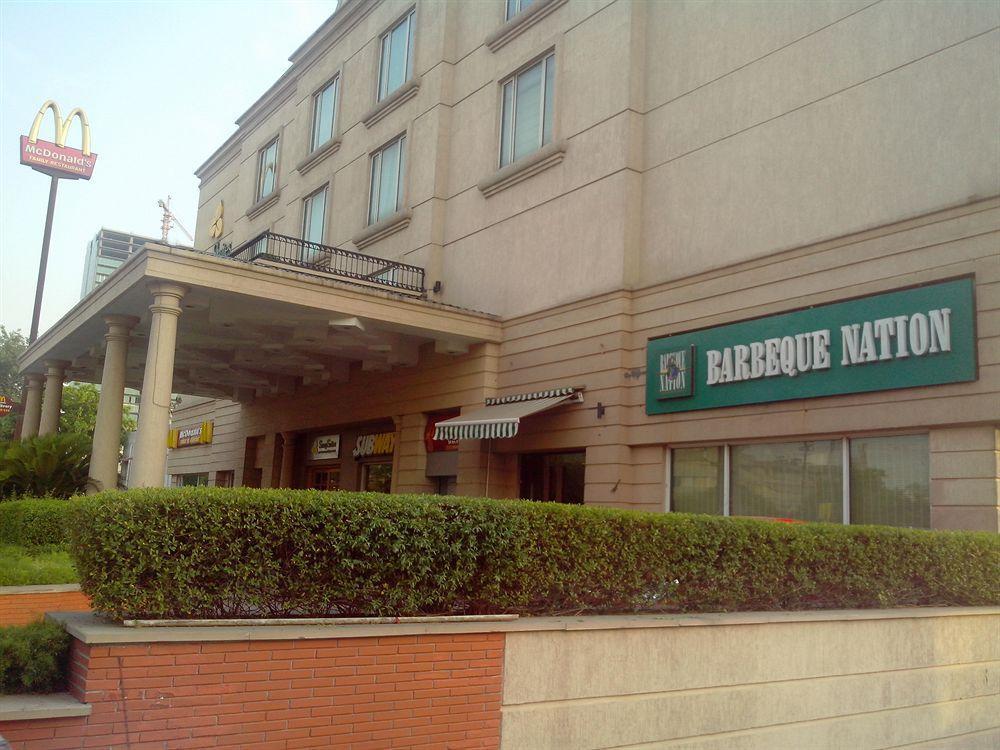 Savoy Suites Noida Buitenkant foto