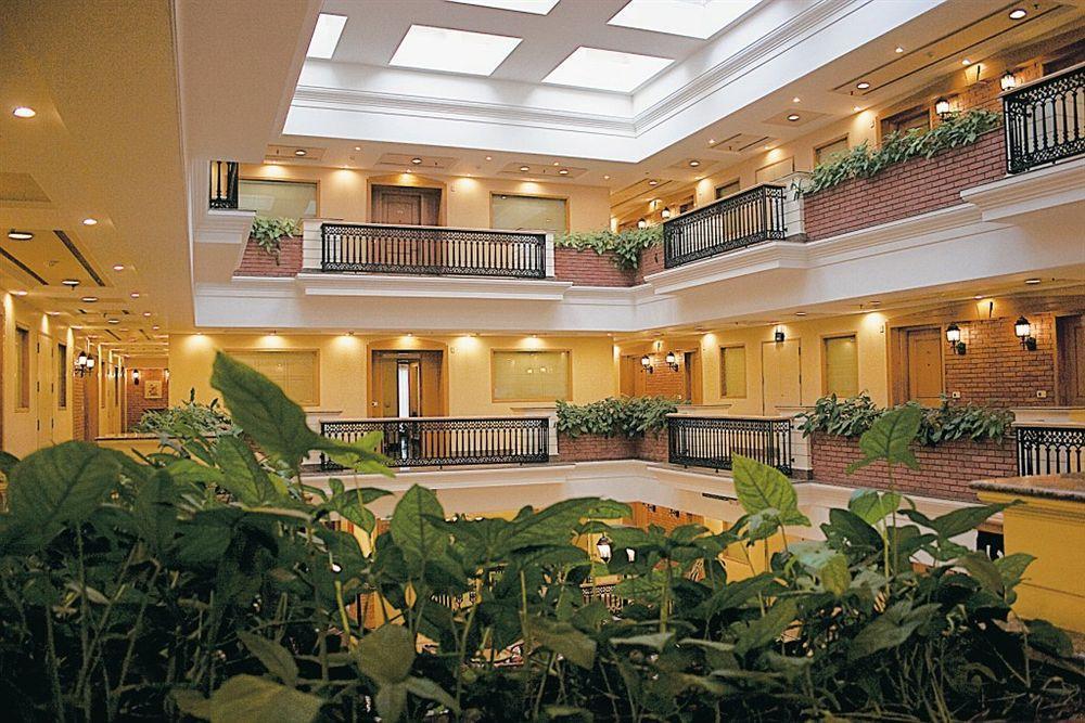 Savoy Suites Noida Buitenkant foto