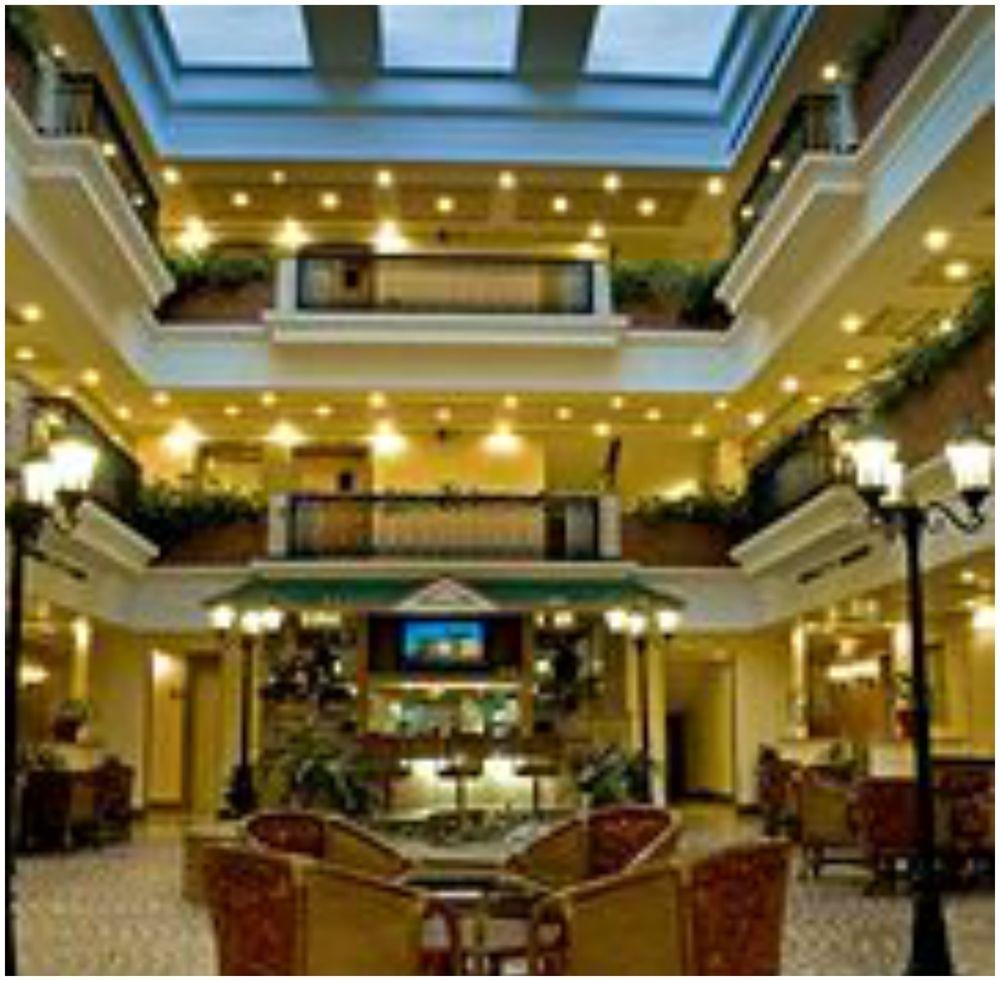 Savoy Suites Noida Buitenkant foto