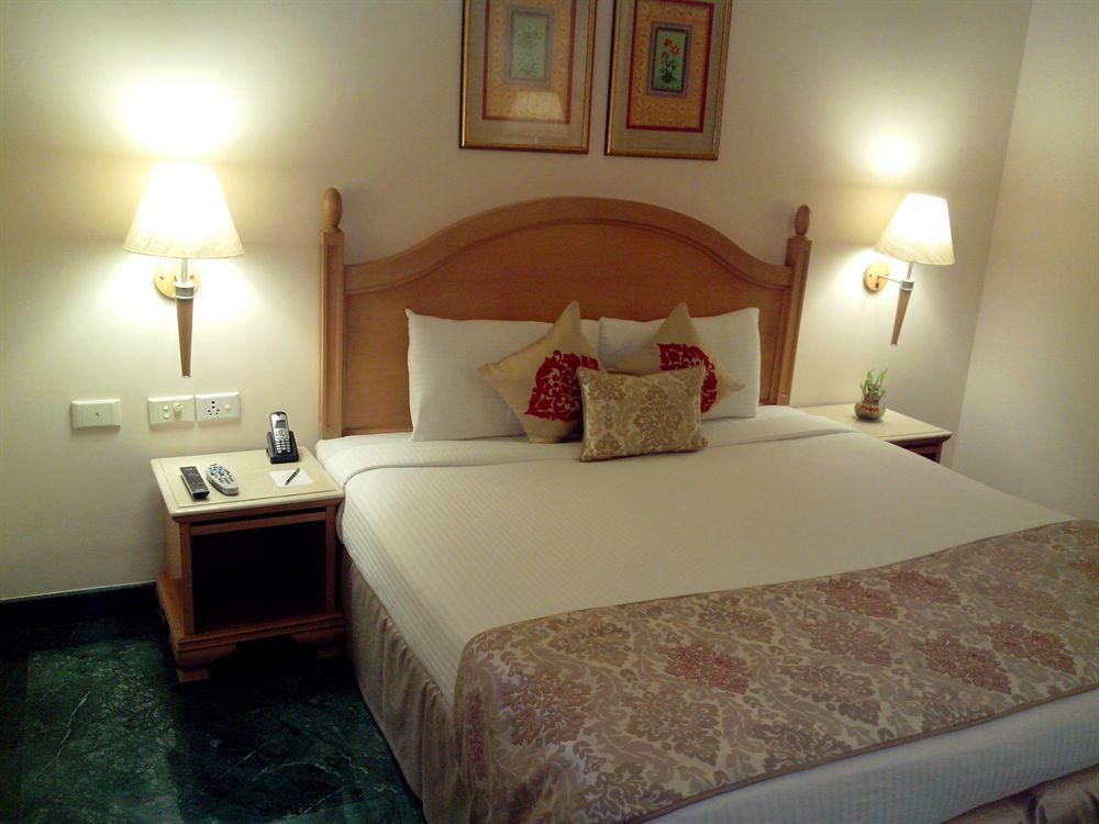 Savoy Suites Noida Buitenkant foto