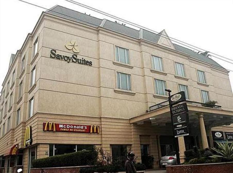 Savoy Suites Noida Buitenkant foto