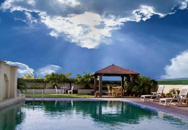 Savoy Suites Noida Buitenkant foto